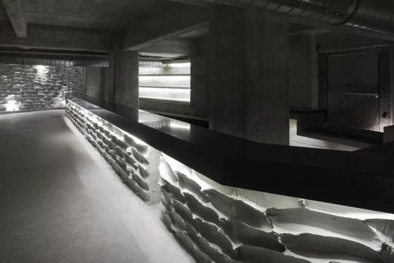 混凝土和夜店的混搭 - Foro Normandie地下夜店，墨西哥 / Ludwig Godefroy Office