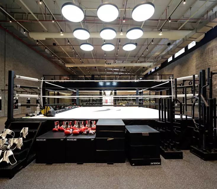 用好灯光，健身房也能恢弘、科幻、幽默中自由游走？