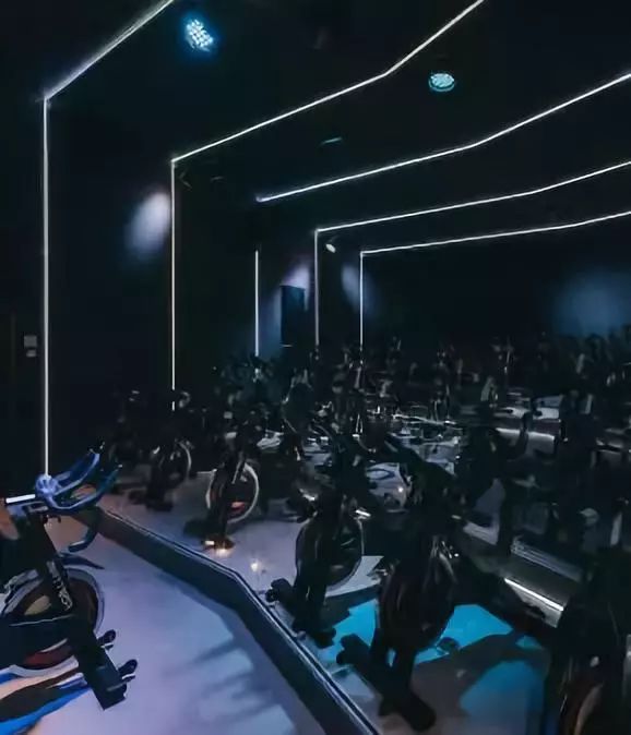 用好灯光，健身房也能恢弘、科幻、幽默中自由游走？