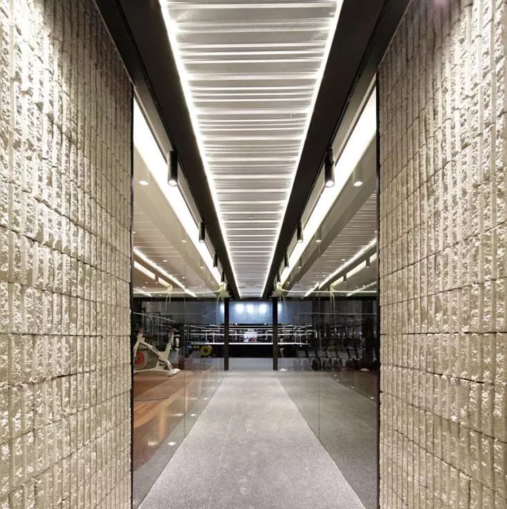 用好灯光，健身房也能恢弘、科幻、幽默中自由游走？