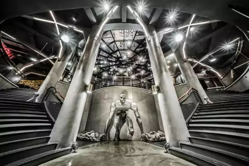 用好灯光，健身房也能恢弘、科幻、幽默中自由游走？