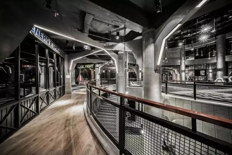 用好灯光，健身房也能恢弘、科幻、幽默中自由游走？