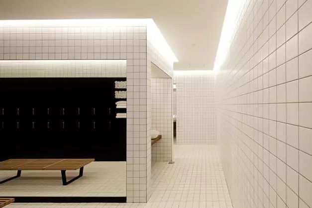 用好灯光，健身房也能恢弘、科幻、幽默中自由游走？