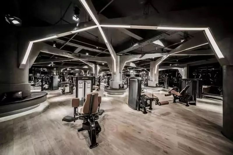 用好灯光，健身房也能恢弘、科幻、幽默中自由游走？