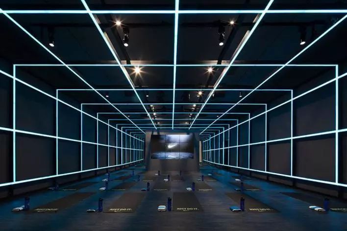 用好灯光，健身房也能恢弘、科幻、幽默中自由游走？