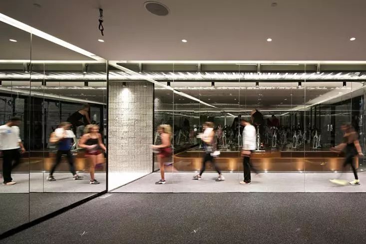 用好灯光，健身房也能恢弘、科幻、幽默中自由游走？