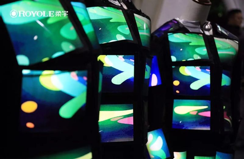 央视春晚37年首次采用柔性屏，“柔衣”舞出好运连连