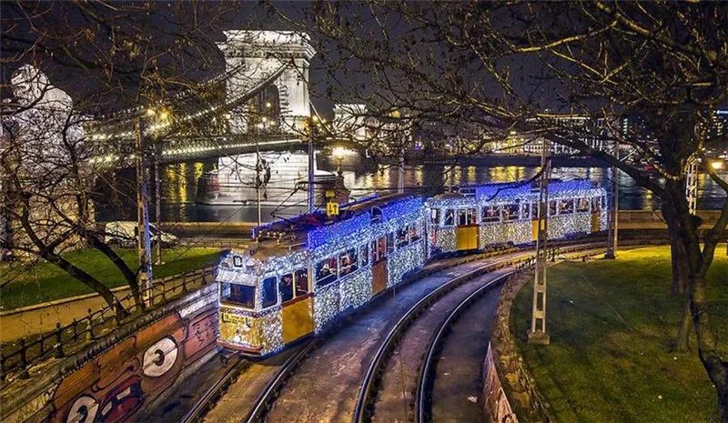 领略异国他乡的灯光风采