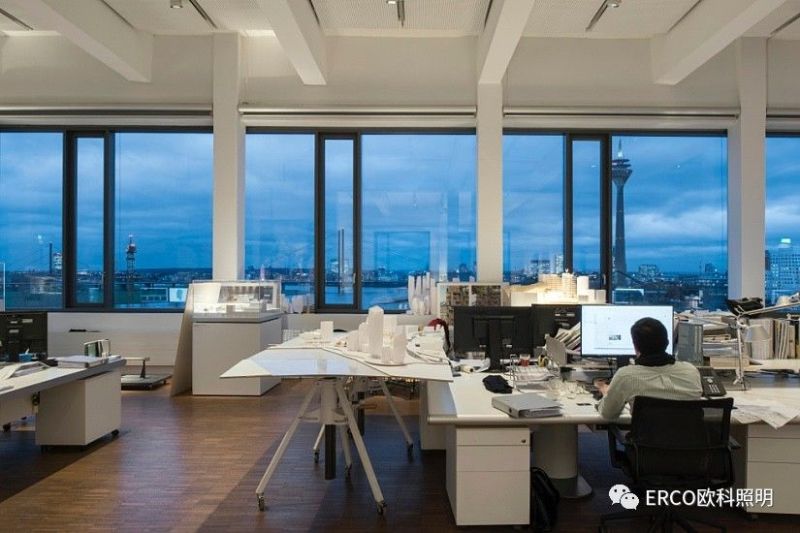 杜塞尔多夫ingenhoven建筑师事务所：高效照明、创意工作