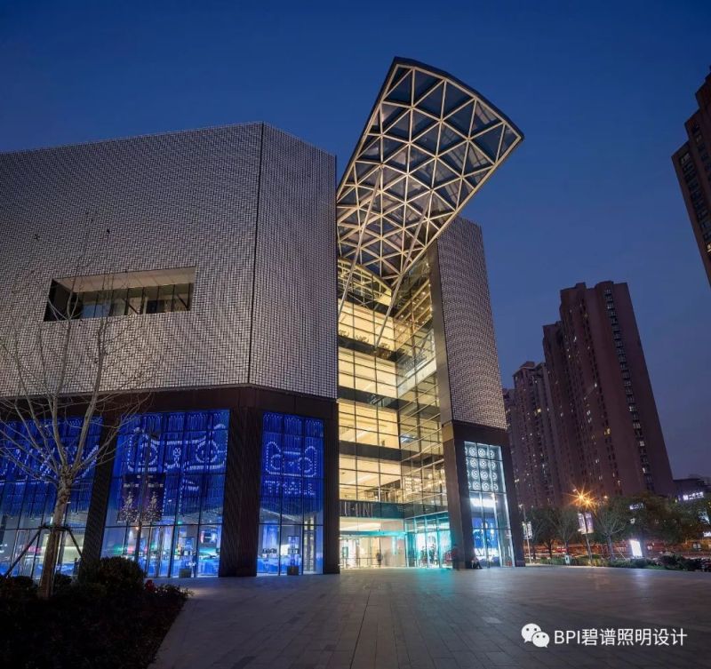 星辰漫步 | LuOne凯德晶萃广场照明设计