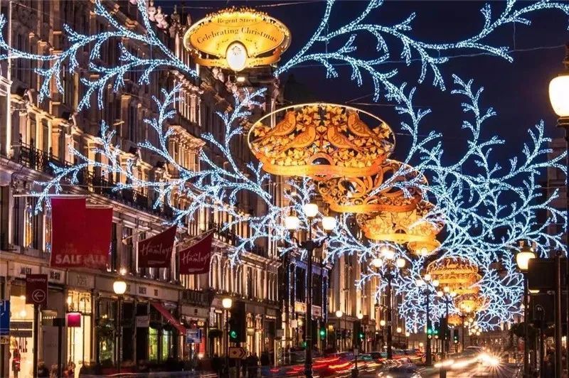 领略异国他乡的灯光风采