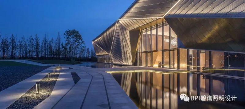 转角遇到光 | 上海融创华枫售楼处照明设计