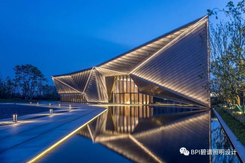 转角遇到光 | 上海融创华枫售楼处照明设计