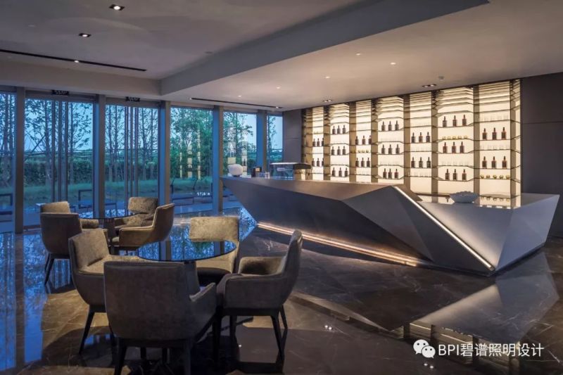 转角遇到光 | 上海融创华枫售楼处照明设计