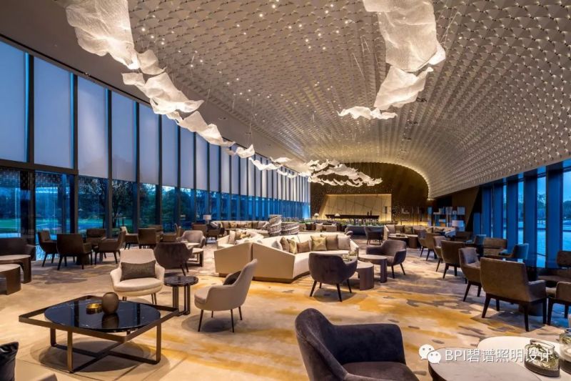 转角遇到光 | 上海融创华枫售楼处照明设计