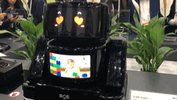 除了大热的折叠屏，京东方在这届MWC上还做了这些