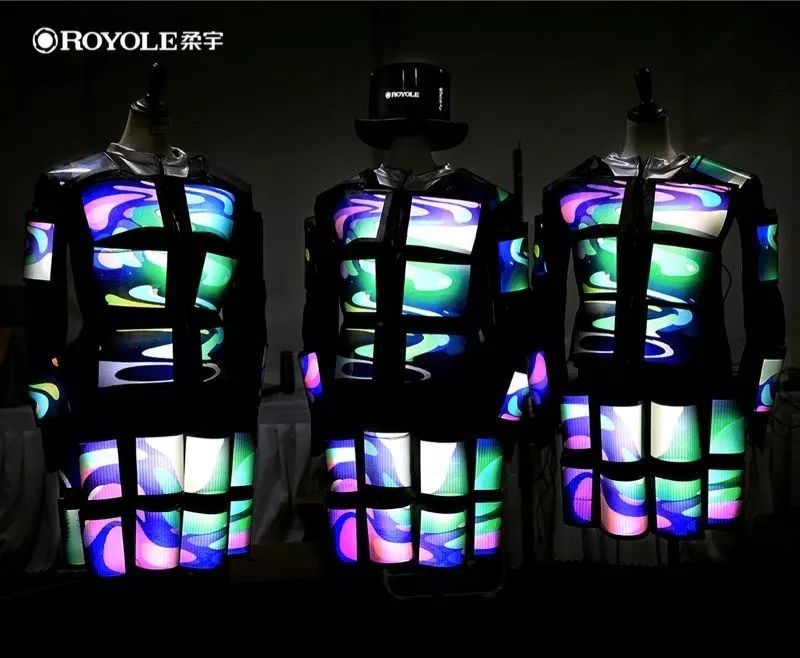 央视春晚37年首次采用柔性屏，“柔衣”舞出好运连连