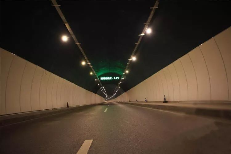 重庆朝千隧道改造全面竣工，新路灯极具“人性化”