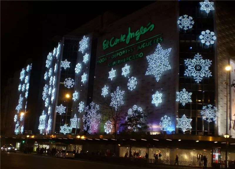 领略异国他乡的灯光风采