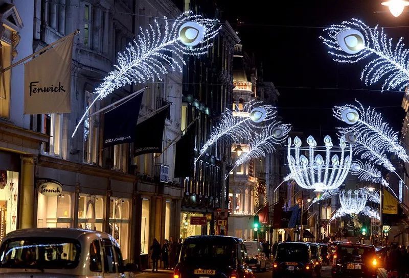 领略异国他乡的灯光风采