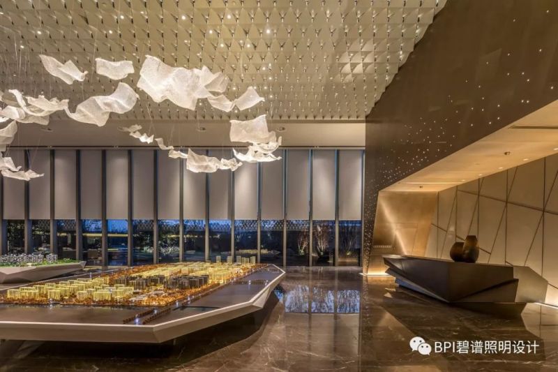 转角遇到光 | 上海融创华枫售楼处照明设计