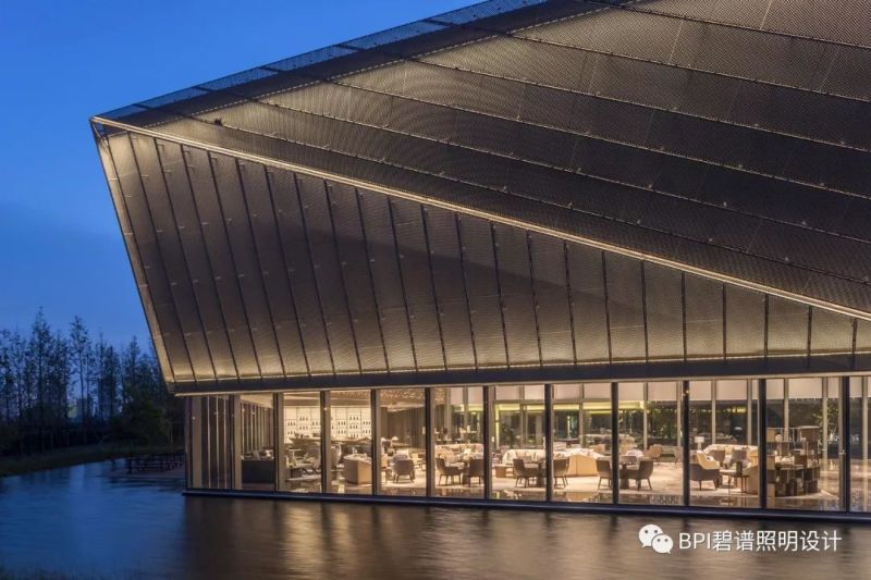 转角遇到光 | 上海融创华枫售楼处照明设计