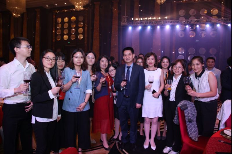 讲你的真艾故事——艾比森17周年庆典浓情绽放