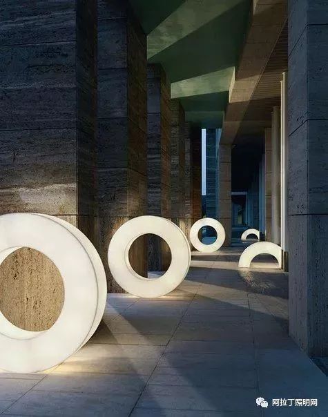 这些好看的景观地灯的存在，能让走路都变得有趣