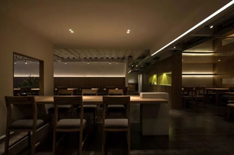 他们将层高只有2.2米的餐厅打造出最诗意的日式风