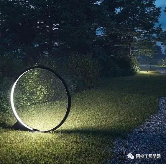 这些好看的景观地灯的存在，能让走路都变得有趣