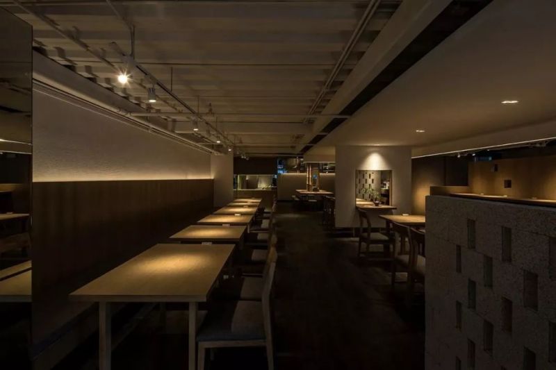 他们将层高只有2.2米的餐厅打造出最诗意的日式风