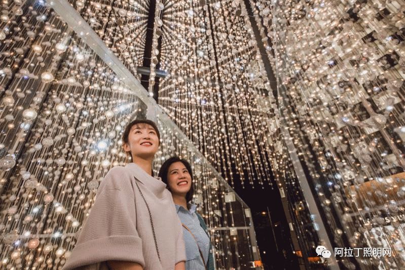现代黑科技、商业营销新宠儿、网红打卡圣地？一文带你欣赏灯光艺术装置商业案例