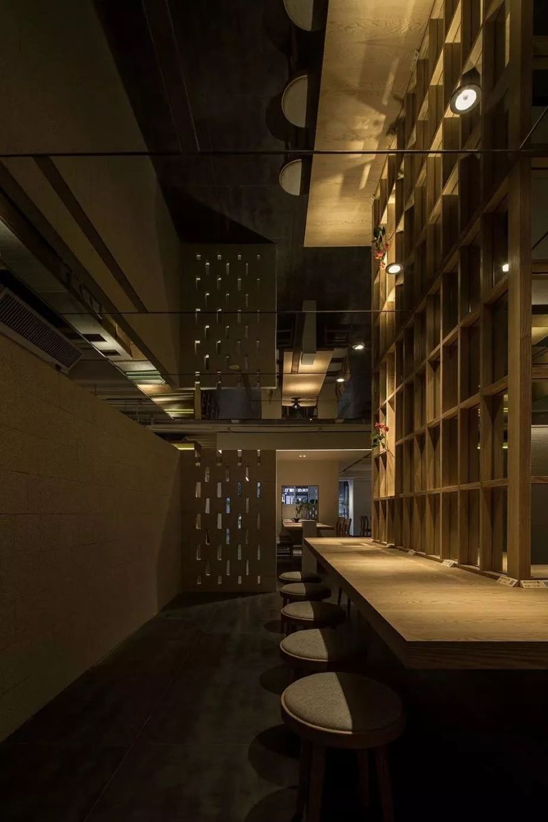 他们将层高只有2.2米的餐厅打造出最诗意的日式风