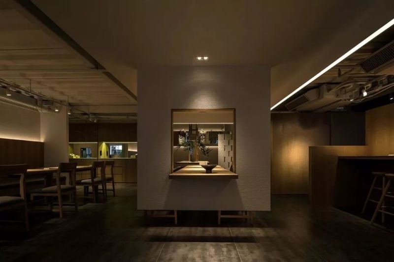 他们将层高只有2.2米的餐厅打造出最诗意的日式风