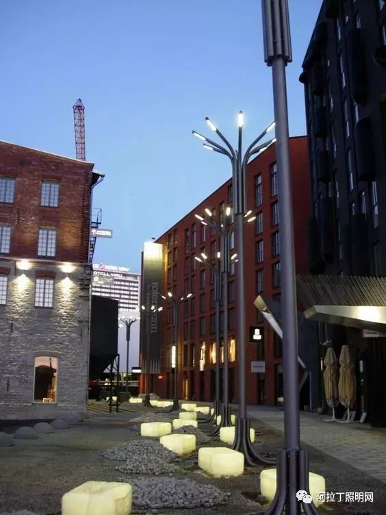 这些好看的景观地灯的存在，能让走路都变得有趣