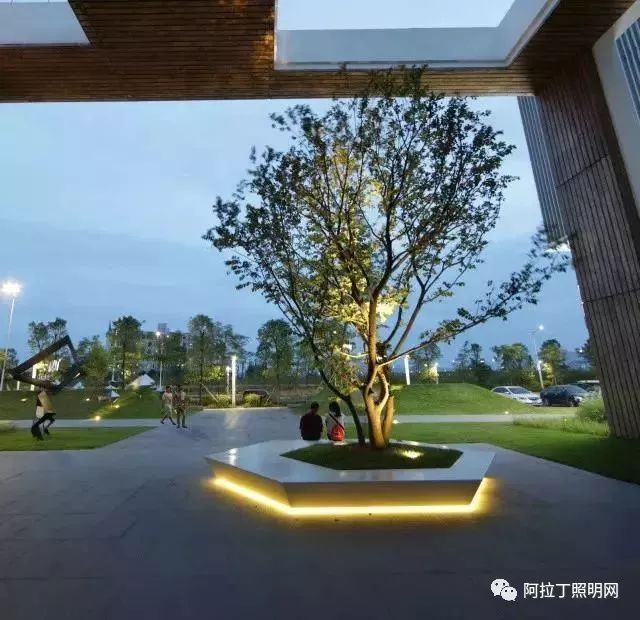 这些好看的景观地灯的存在，能让走路都变得有趣