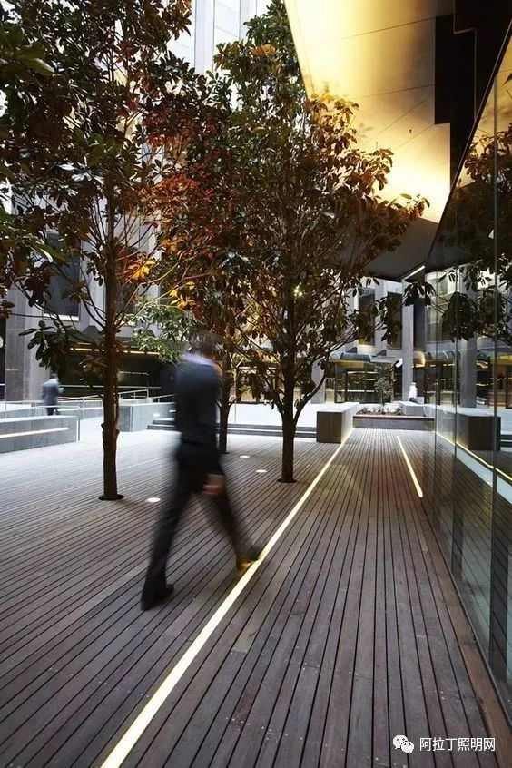 这些好看的景观地灯的存在，能让走路都变得有趣