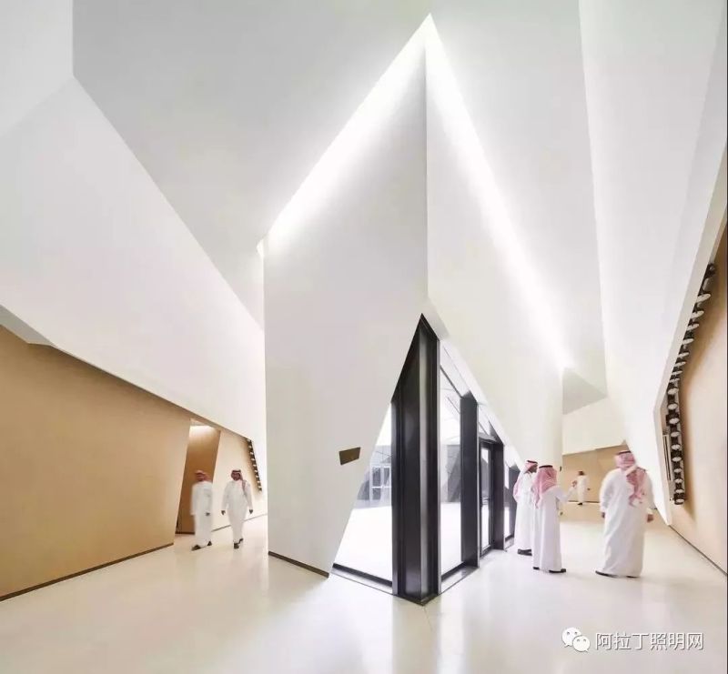 扎哈出品，必属精品！这座改造光和风的建筑被称为史上最聪明的沙漠设计