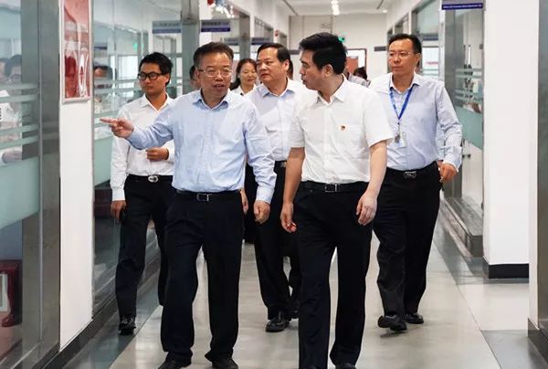 广晟公司党委副书记、总经理陈胜光一行莅临国星光电指导工作