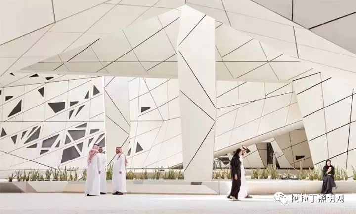 扎哈出品，必属精品！这座改造光和风的建筑被称为史上最聪明的沙漠设计