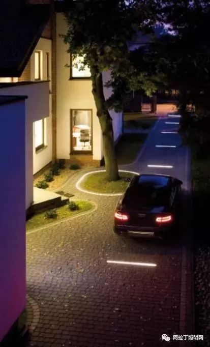 这些好看的景观地灯的存在，能让走路都变得有趣