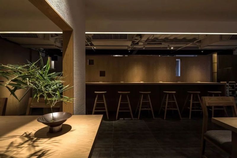 他们将层高只有2.2米的餐厅打造出最诗意的日式风