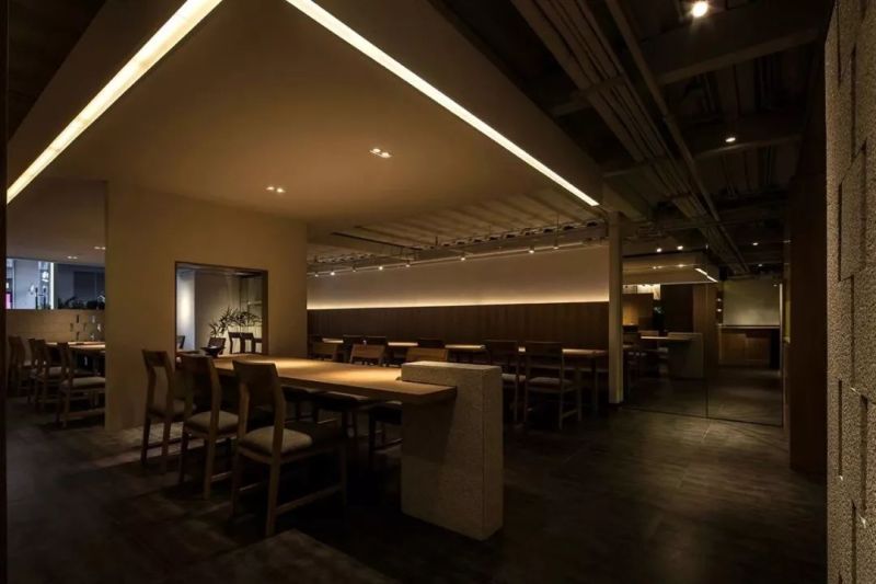 他们将层高只有2.2米的餐厅打造出最诗意的日式风