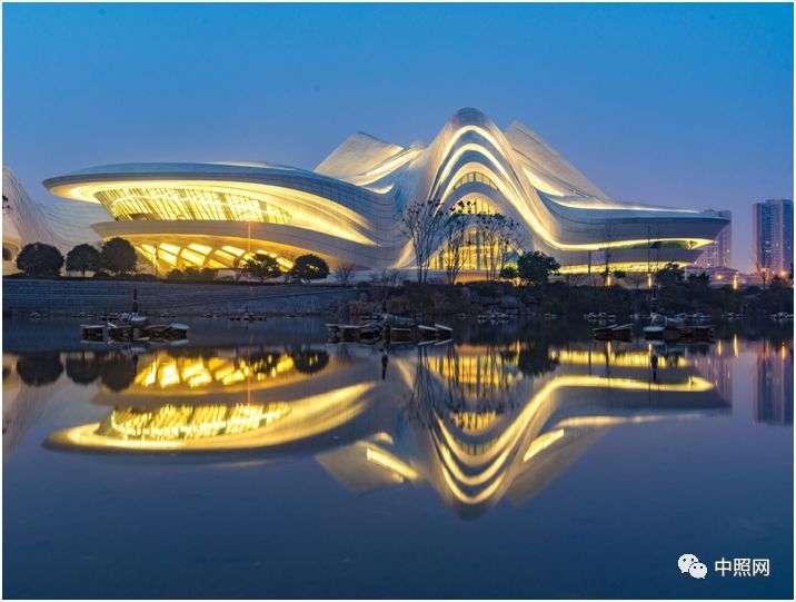 致敬扎哈丨长沙梅溪湖文化艺术中心灯光设计