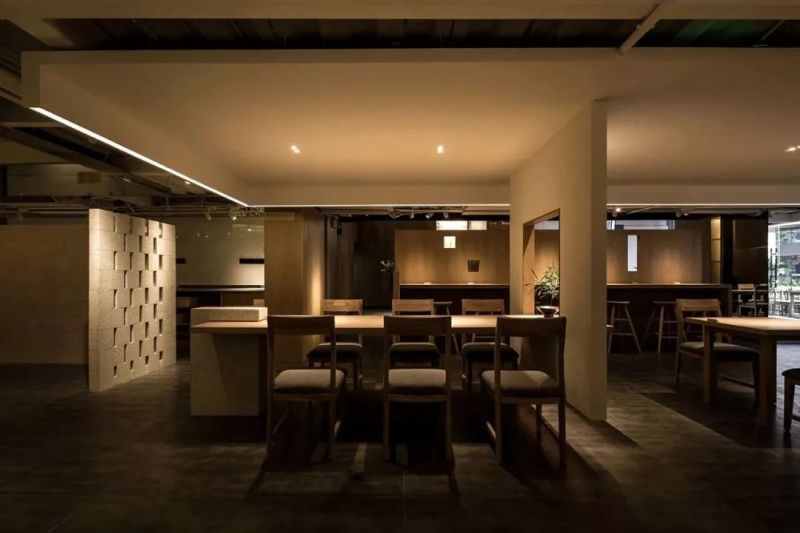 他们将层高只有2.2米的餐厅打造出最诗意的日式风