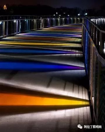 这些好看的景观地灯的存在，能让走路都变得有趣