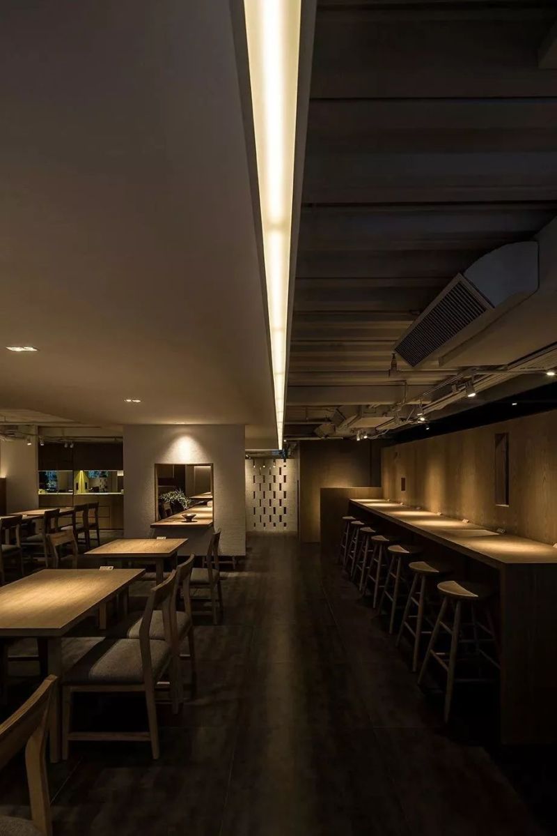 他们将层高只有2.2米的餐厅打造出最诗意的日式风