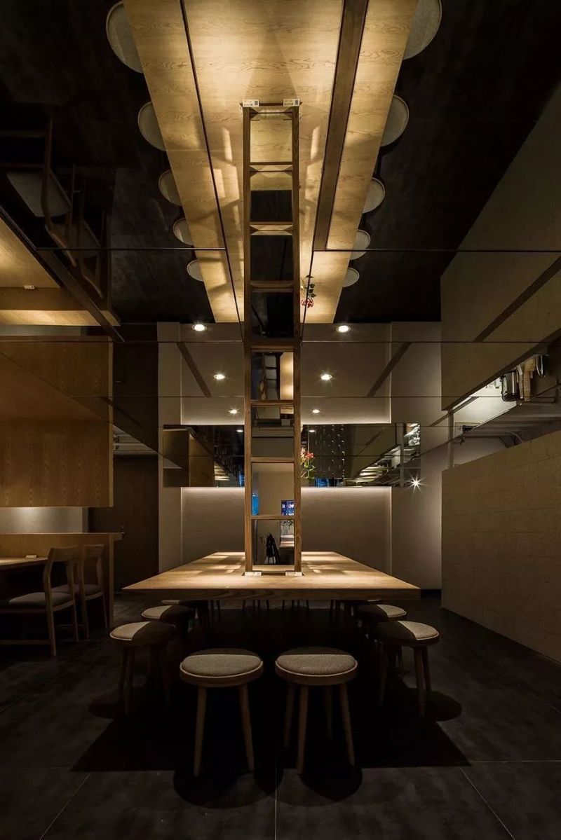 他们将层高只有2.2米的餐厅打造出最诗意的日式风