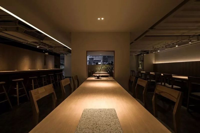 他们将层高只有2.2米的餐厅打造出最诗意的日式风