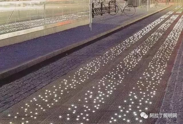 这些好看的景观地灯的存在，能让走路都变得有趣